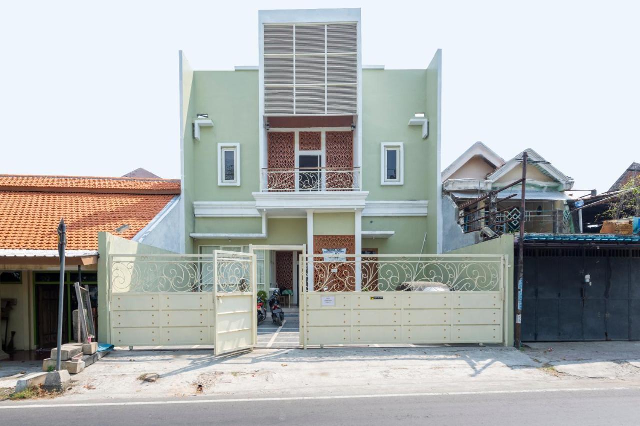 Oyo 3706 Griya Tentrem Syariah Lamongan Ngoại thất bức ảnh