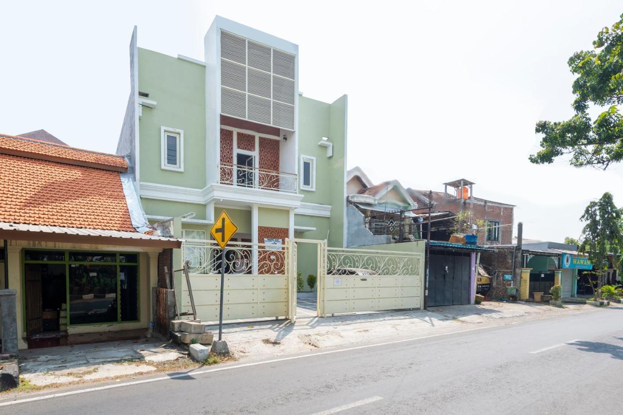 Oyo 3706 Griya Tentrem Syariah Lamongan Ngoại thất bức ảnh