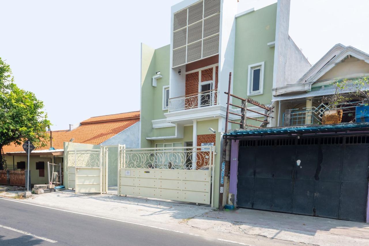 Oyo 3706 Griya Tentrem Syariah Lamongan Ngoại thất bức ảnh